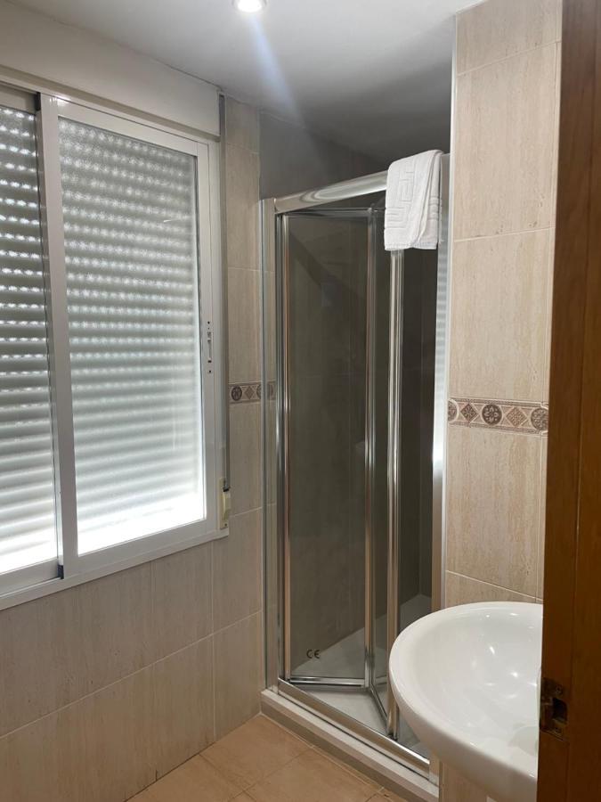 Hostal Maria Elche Exterior foto A shower enclosure