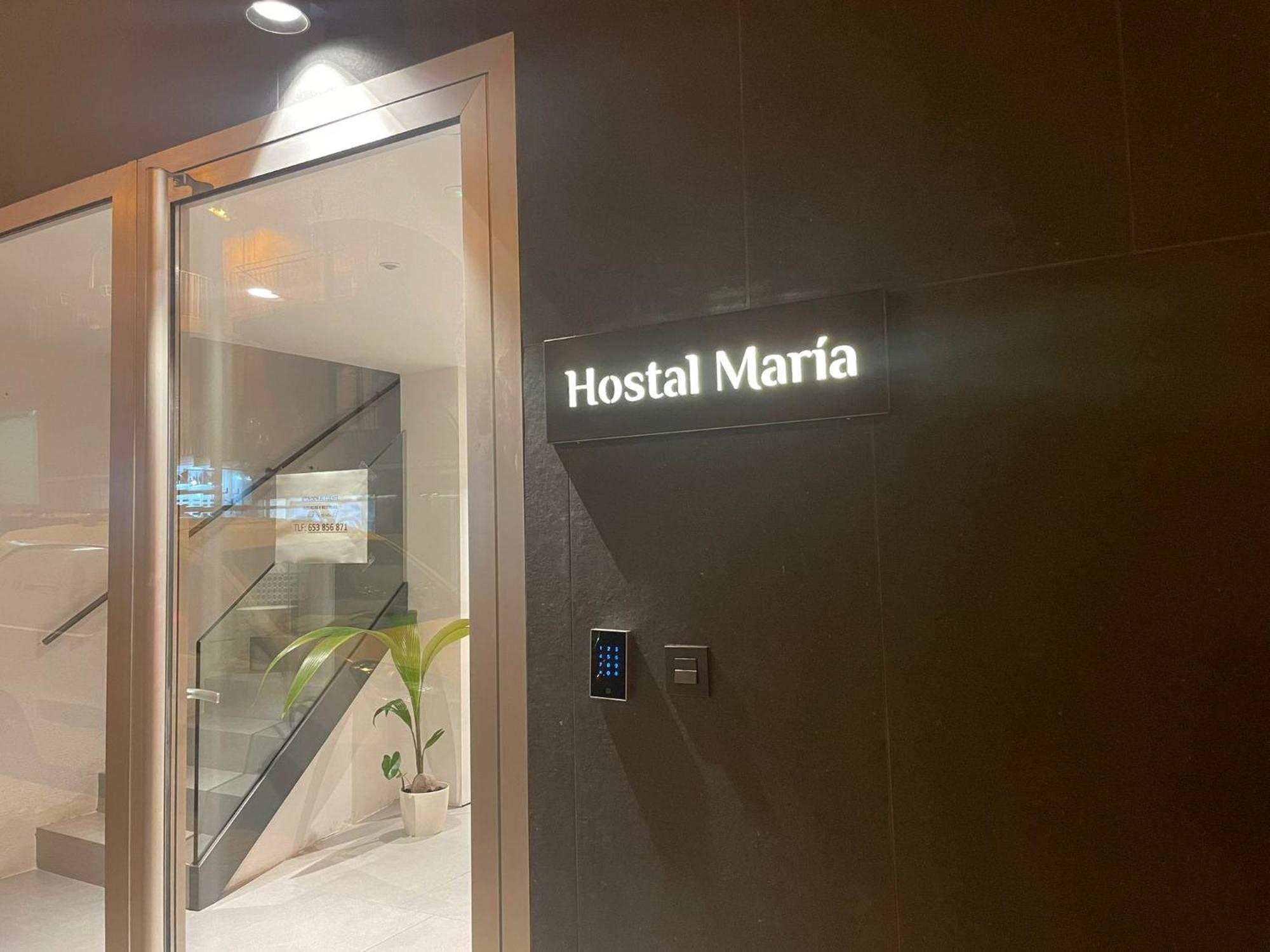 Hostal Maria Elche Exterior foto Entrance to the hospital