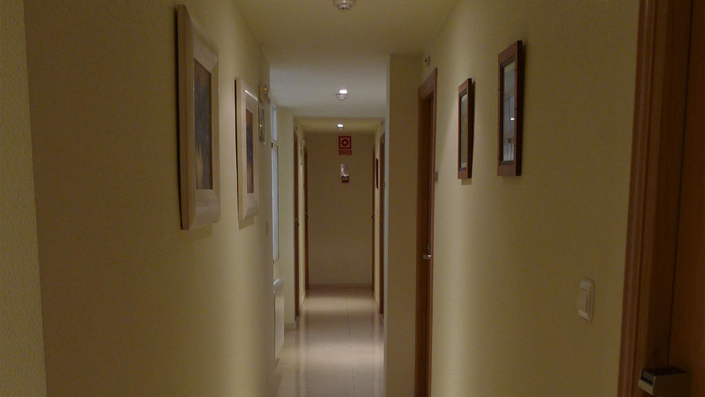 Hostal Maria Elche Exterior foto A corridor in a hotel